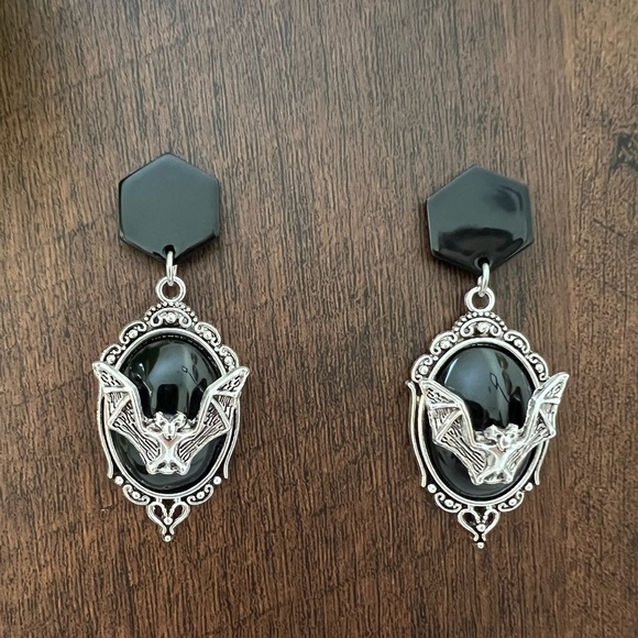 Goth Bat Earrings - Vampire Bat Gothic Earrings - Emo Black Earrings - Picture 6 of 8